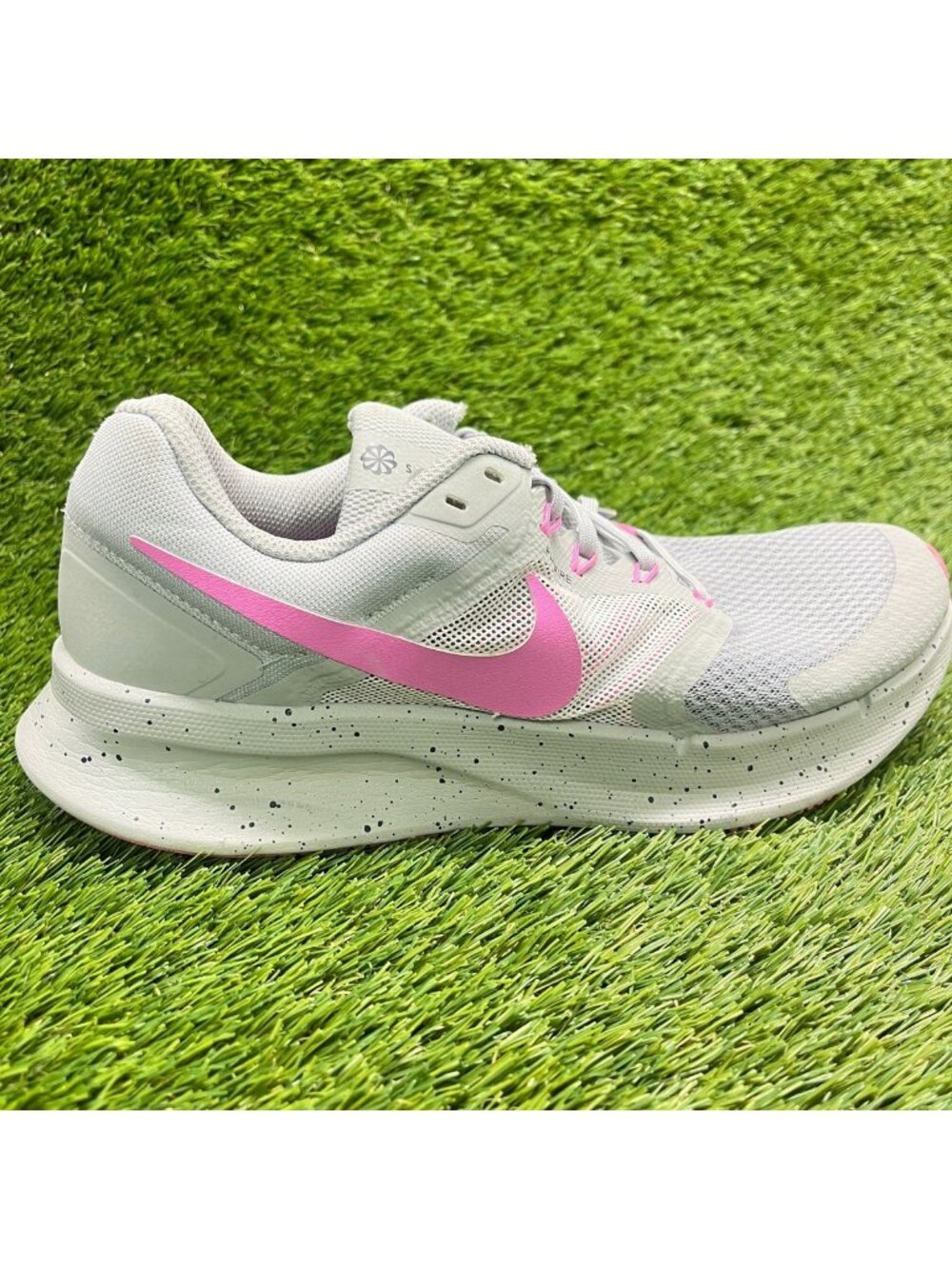 Nike Run Swift 3 SE Womens Size 11 Gray Pink Athletic Running Shoes Sneakers